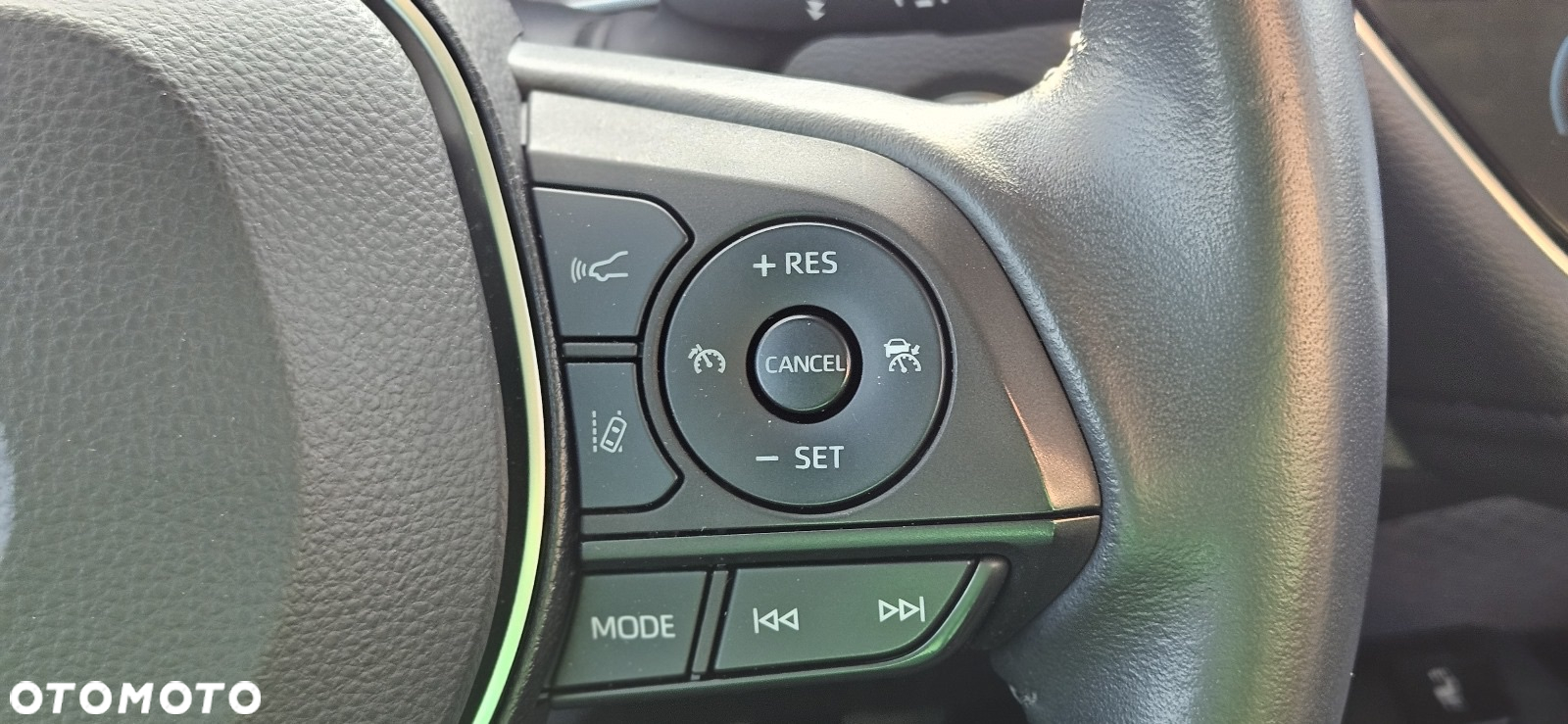 Toyota Corolla 1.8 Hybrid - 13