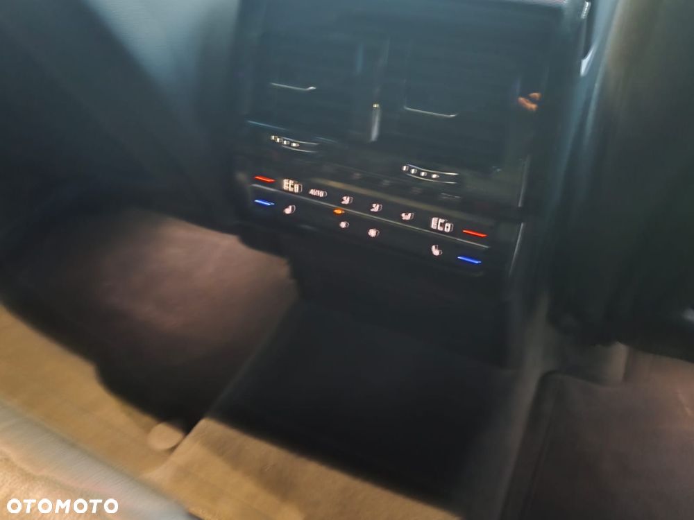 Volkswagen Touareg - 15
