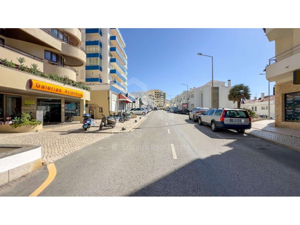 Vende Garagem - Ericeira, A Casa das Casas - Grande imagem: 4/10