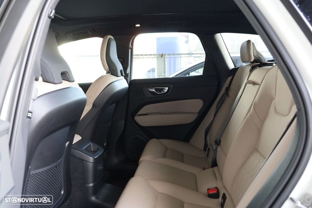 Volvo XC 60 2.0 T6 PHEV Plus Dark - 13