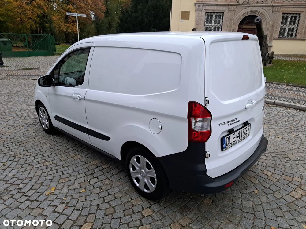 Ford Transit Courier - 8