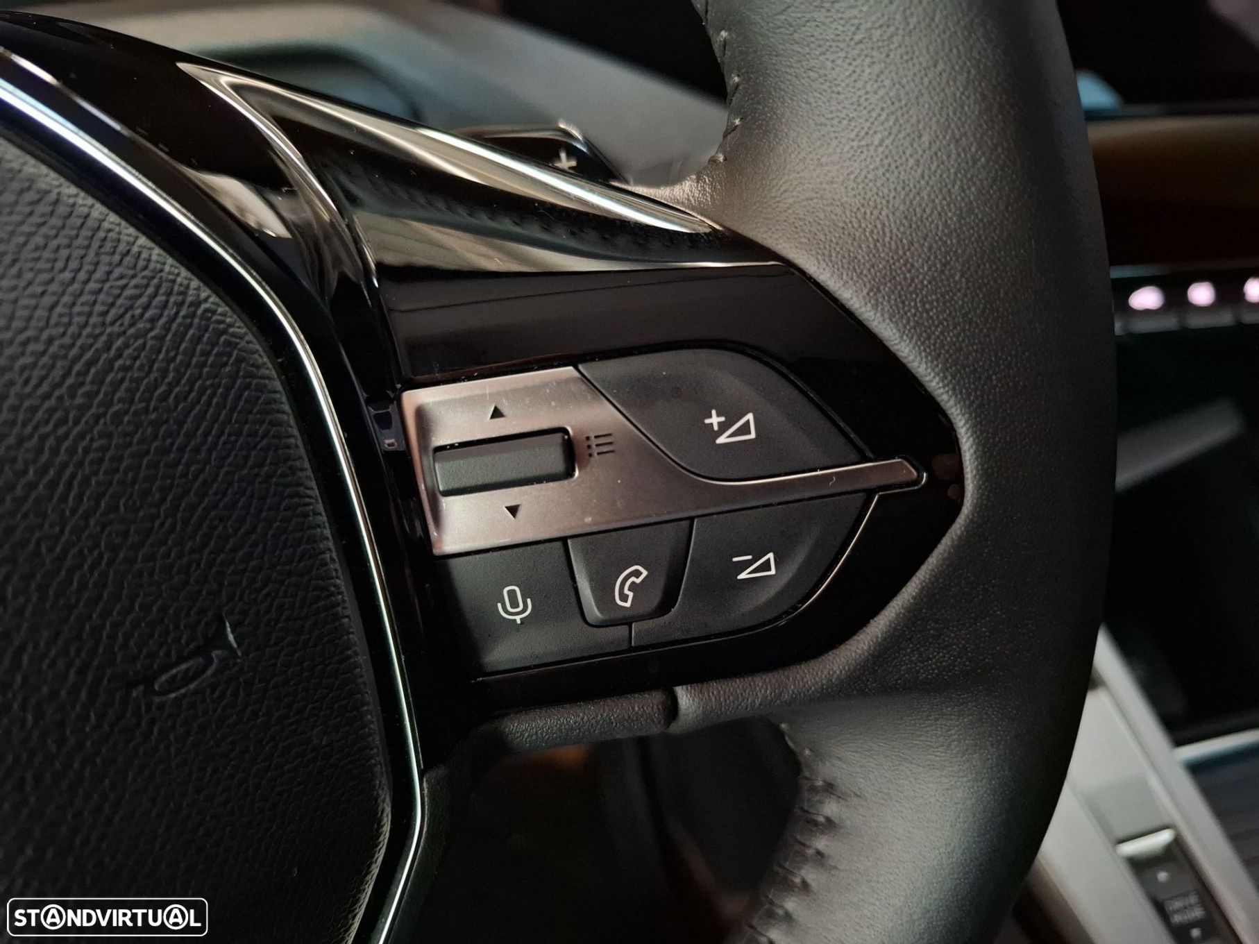 Peugeot 408 1.2 PureTech Allure EAT8 - 15