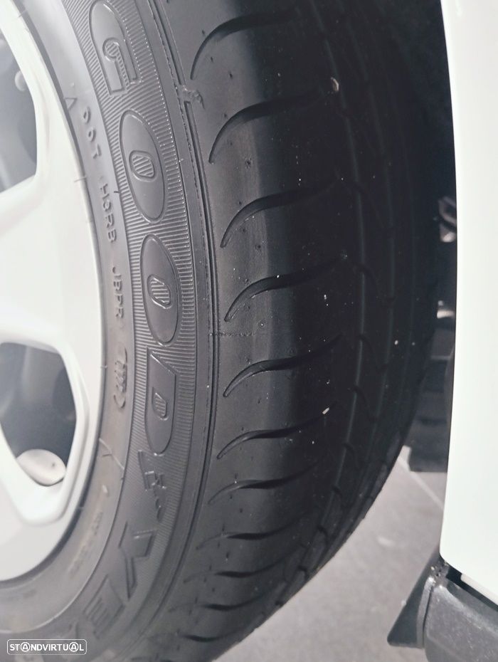 Ford Transit Courier - 13