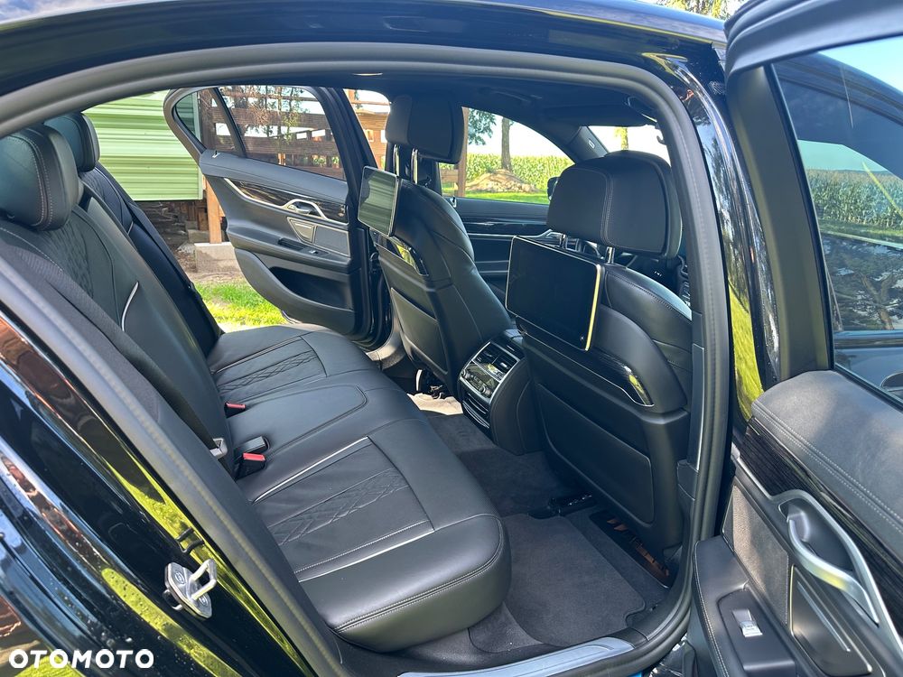 BMW Seria 7 750i xDrive sport - 10