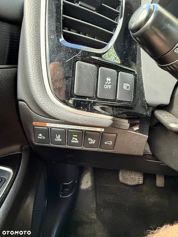 Mitsubishi Outlander PHEV Instyle + - 4