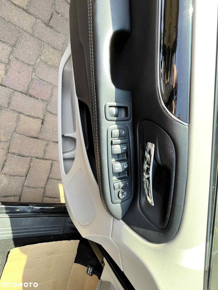 Chrysler Town & Country 3.6 Limited - 28