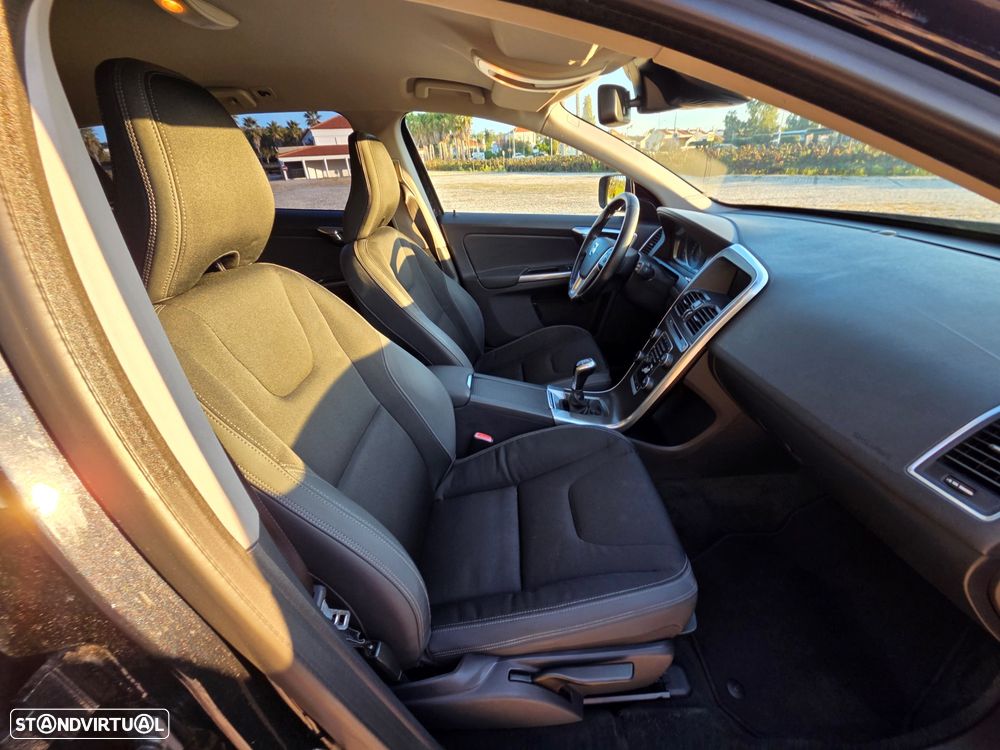 Volvo XC 60 2.0 D4 Momentum - 9
