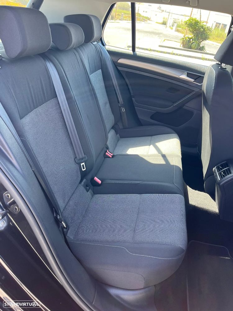 VW Golf 1.6 TDi Trendline BlueMotion - 20