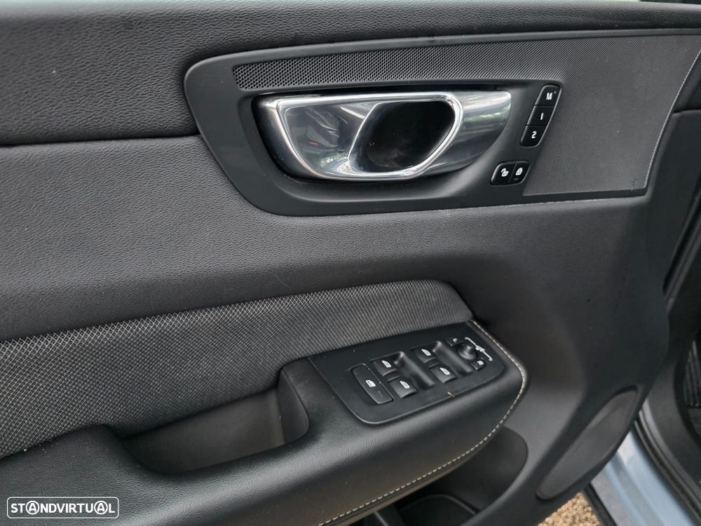 Volvo XC 60 2.0 T6 PHEV R-Design AWD - 8