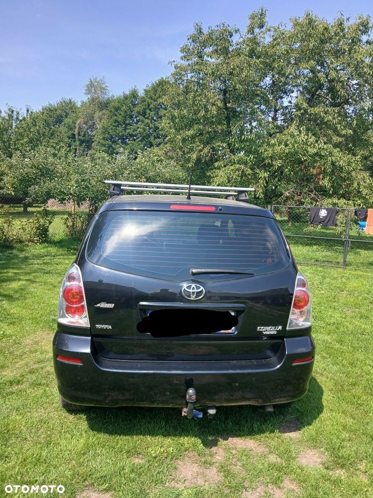 Toyota Corolla Verso - 3