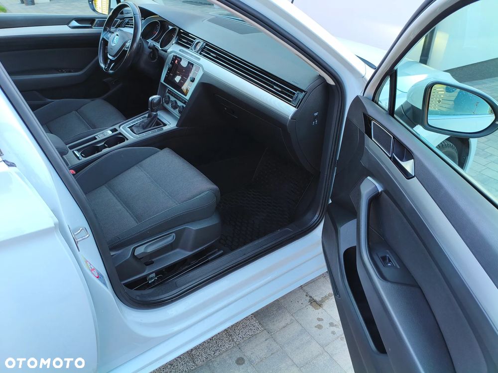 Volkswagen Passat 2.0 TDI SCR Comfortline DSG - 13