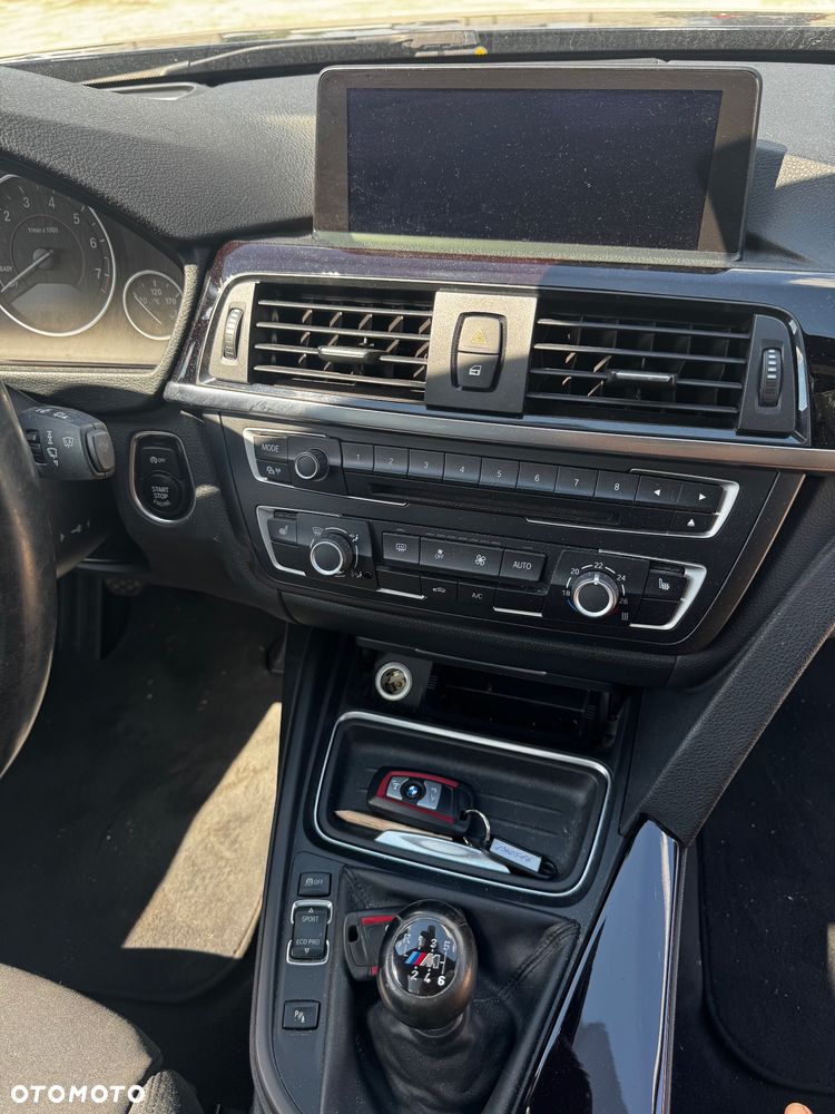 BMW Seria 3 328i Sport Line - 14