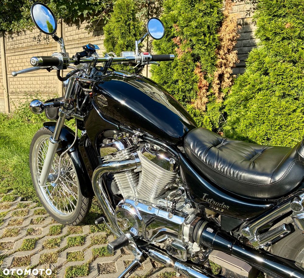 Suzuki Intruder - 12