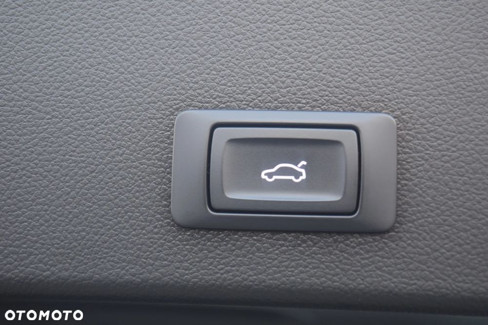 Audi A6 Avant 2.0 TDI Ultra S tronic - 36