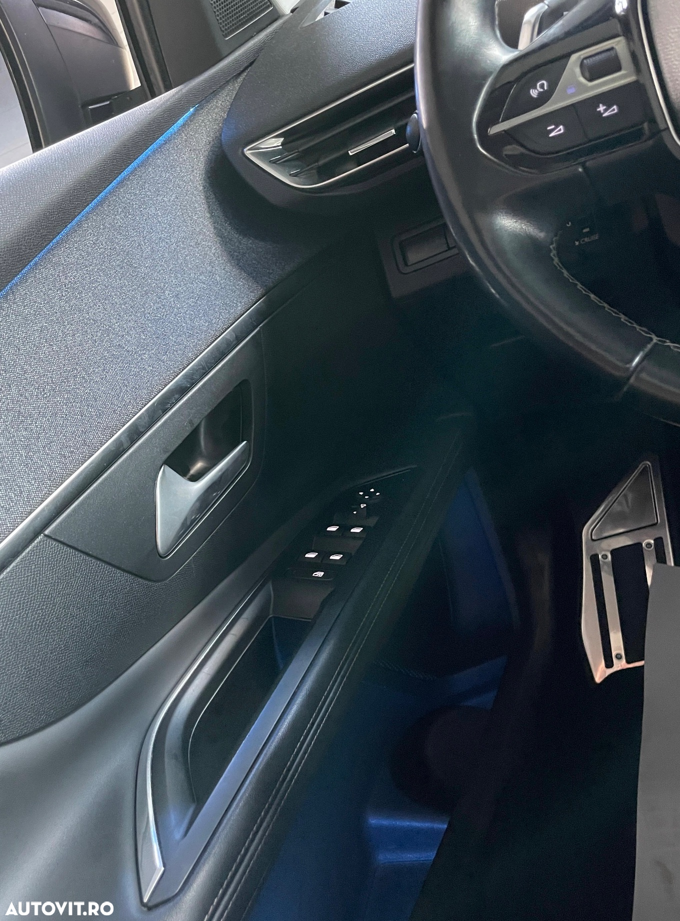 Peugeot 3008 1.2 PureTech S&S EAT8 Allure - 36