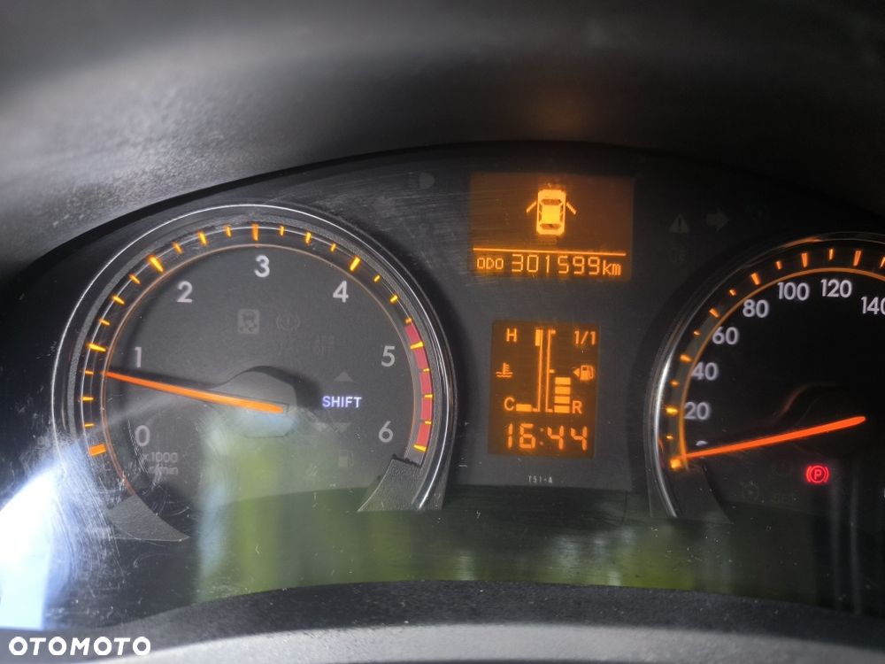 Toyota Avensis - 7