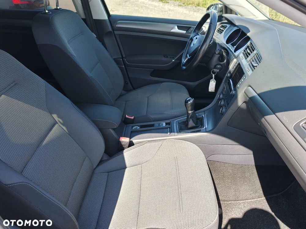 Volkswagen Golf - 23