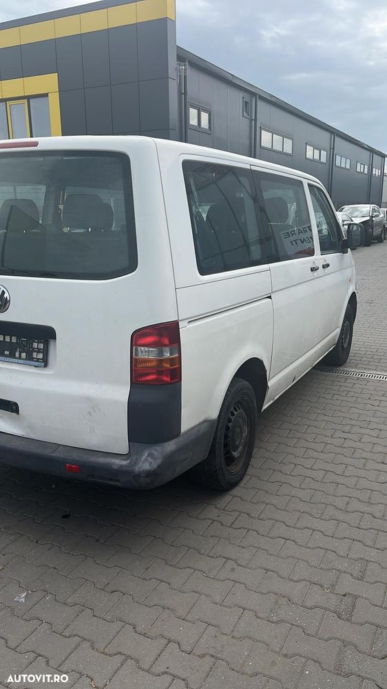 Dezmembram Volkswagen Transporter T5 1.9TDI din 2007 - 2