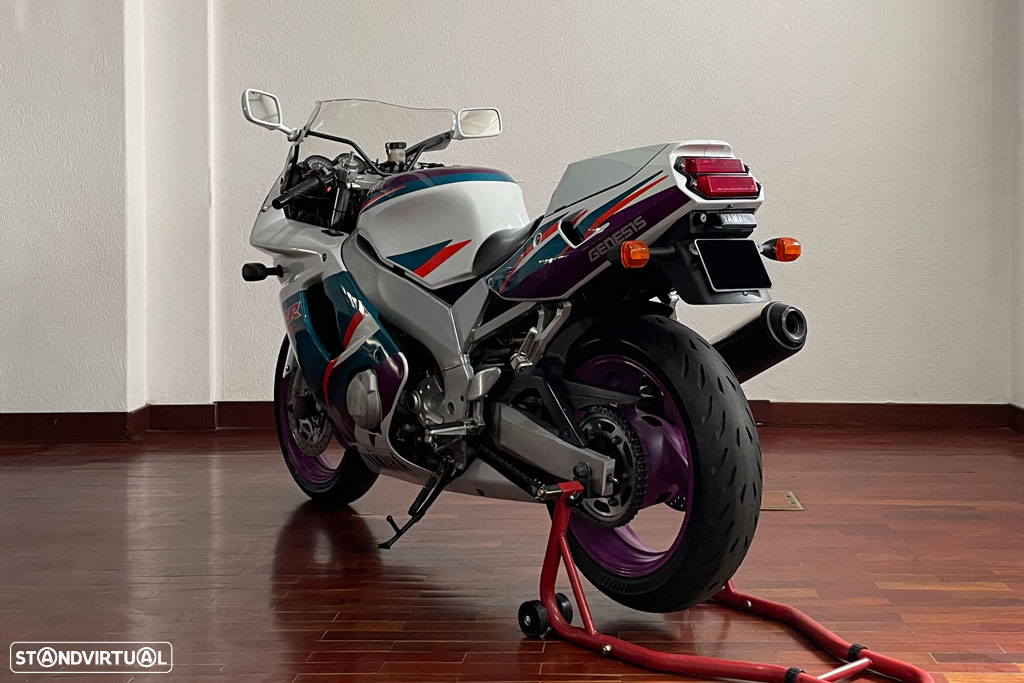 Yamaha FZR 600 - 6