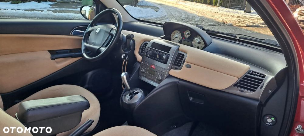 Lancia Ypsilon Y 1.4 16v Automatik Platino - 28