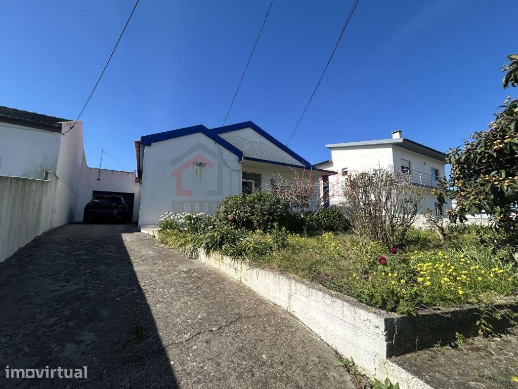 Moradia T3 com Anexo e Terreno em Atouguia da Baleia - Grande imagem: 2/41