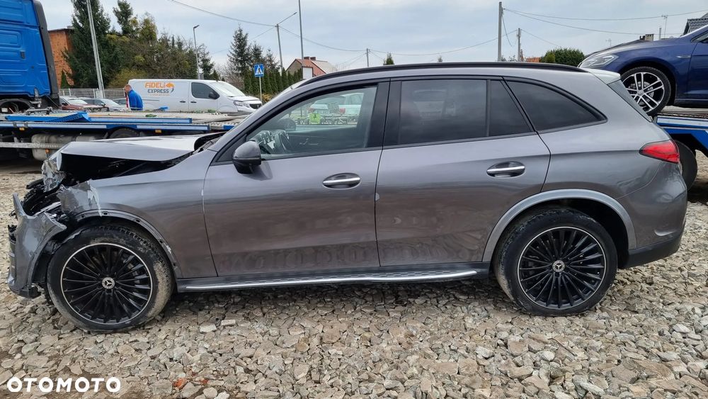 Mercedes-Benz GLC 220 d 4Matic 9G-TRONIC AMG Line Advanced - 12