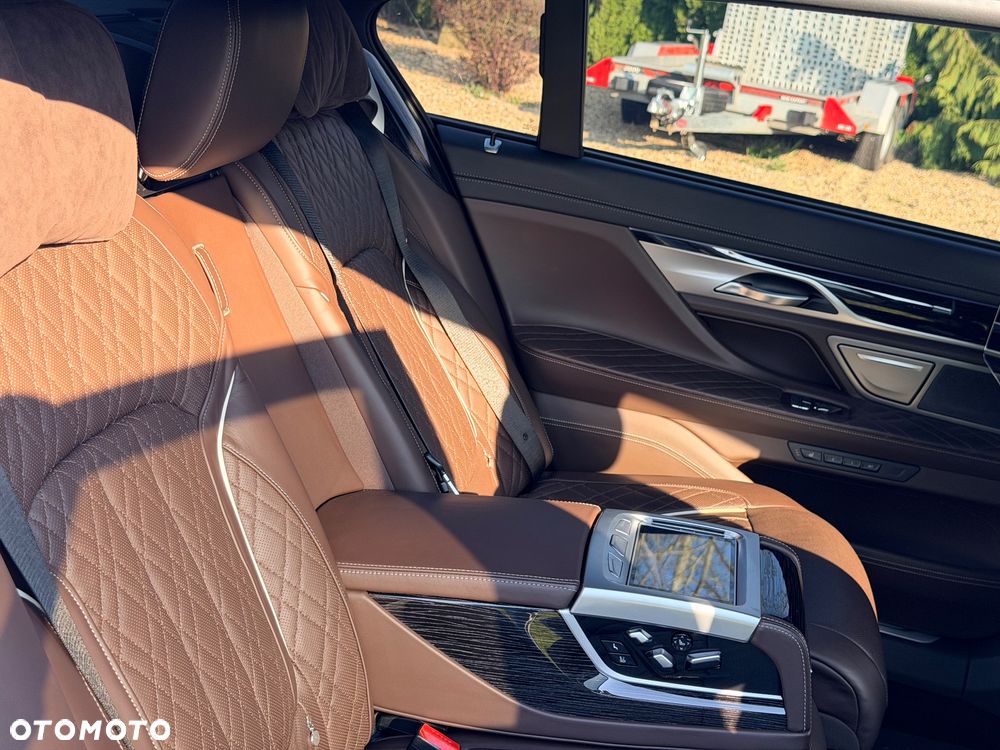 BMW Seria 7 - 16