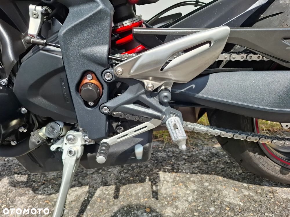 Triumph Street Triple - 30