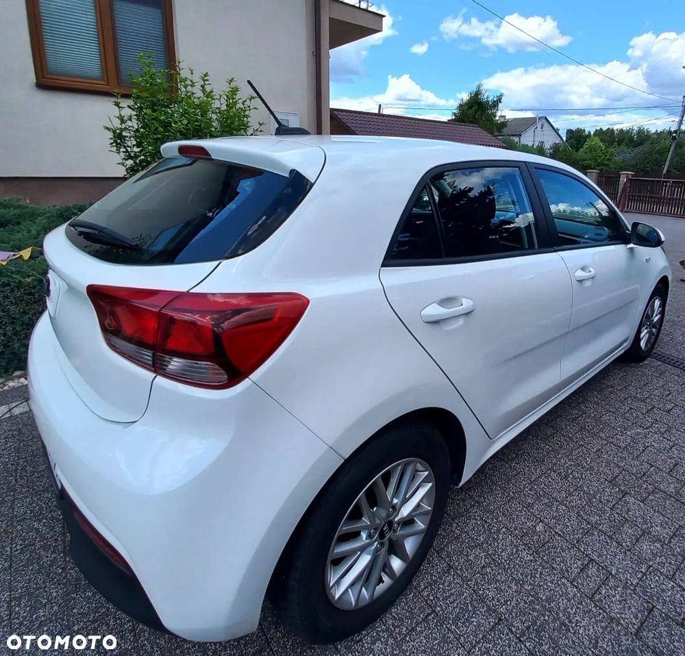 Kia Rio 1.4 L - 7