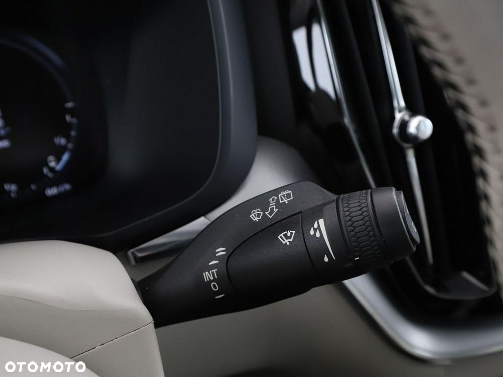 Volvo XC 60 T6 Plug-In Hybrid AWD Inscription Expression - 32