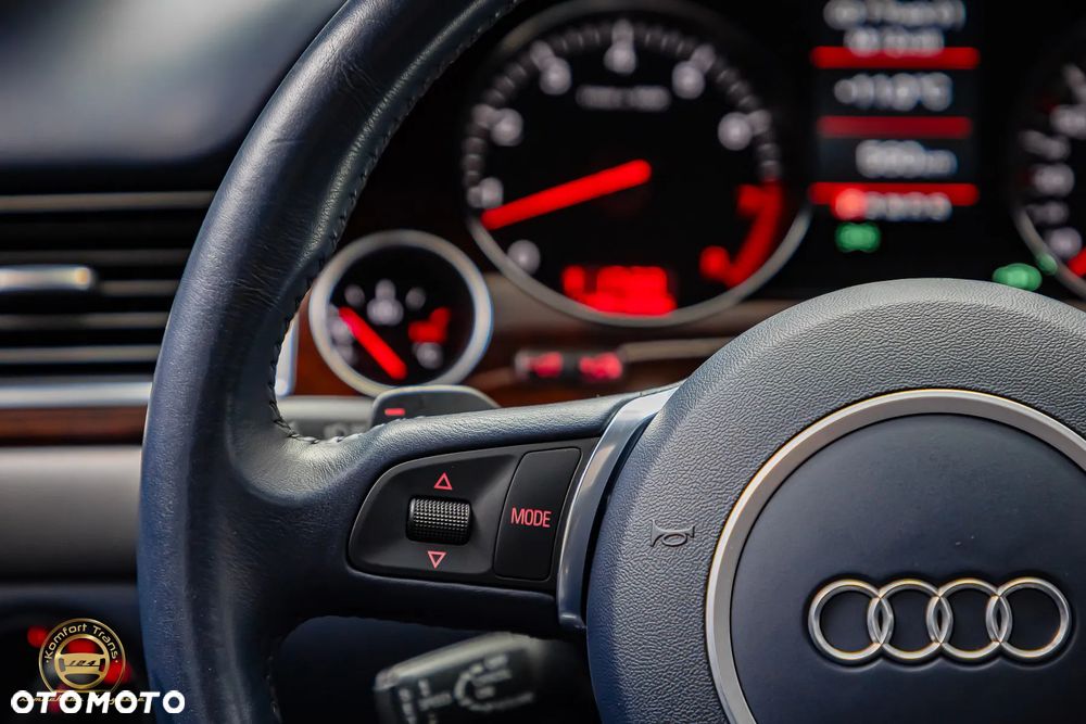 Audi A8 4.2 Quattro - 24