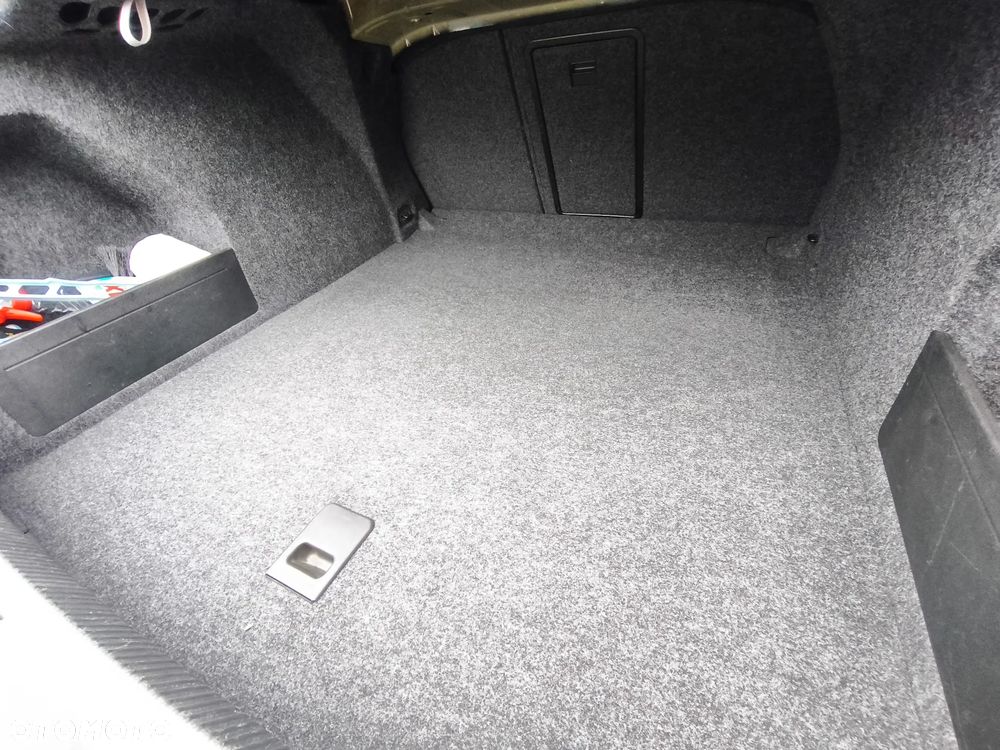 Volkswagen Passat 2.0 TDI DPF Highline - 13