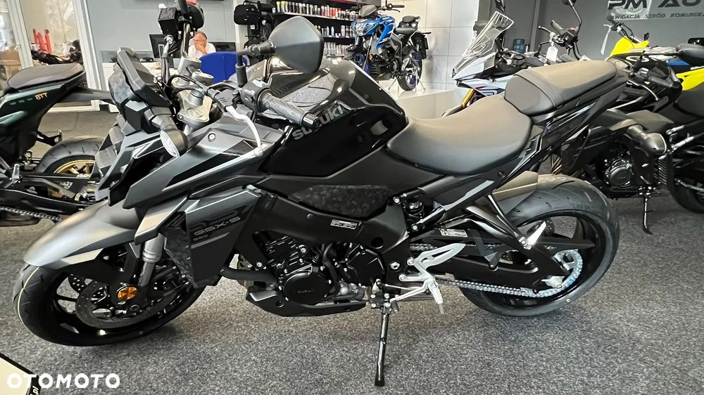 Suzuki GSX - 3
