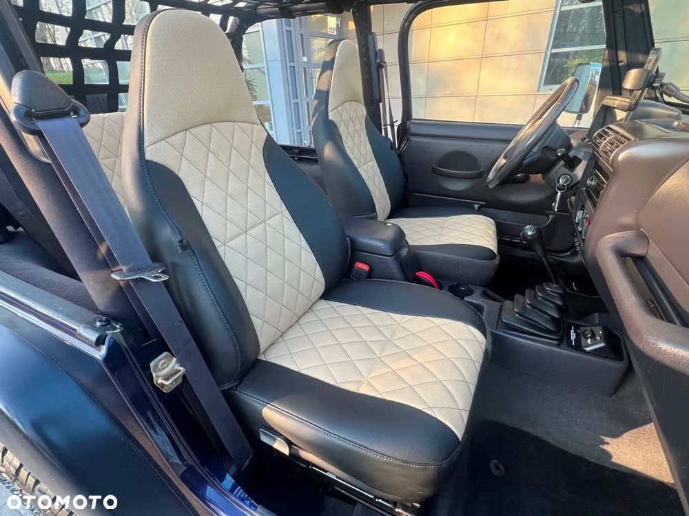 Jeep Wrangler 2.5L - 22