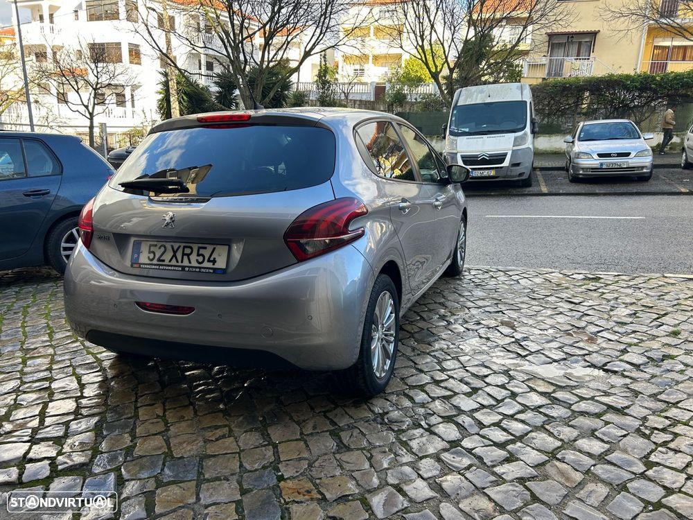 Peugeot 208 1.2 PureTech Signature - 6