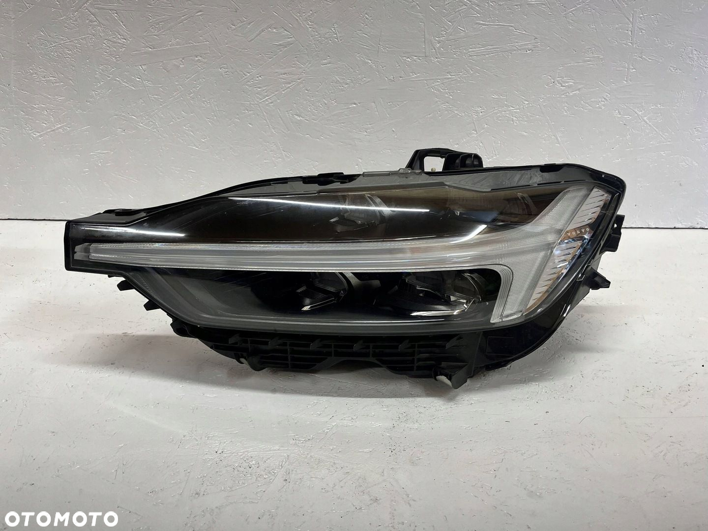 Volvo XC60 II LIFT REFLEKTOR LEWY PRZEDNI 32404709 ORG WYS 24H FV - 2