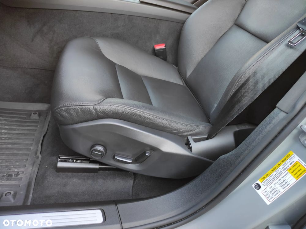 Volvo XC 60 B5 B AWD Plus Dark - 21