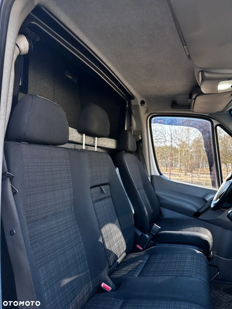 Mercedes-Benz SPRINTER 319 - 26