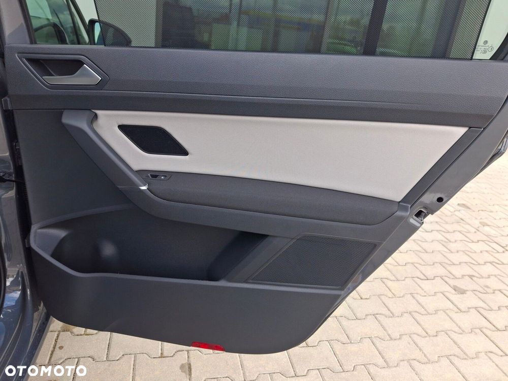 Volkswagen Touran - 24