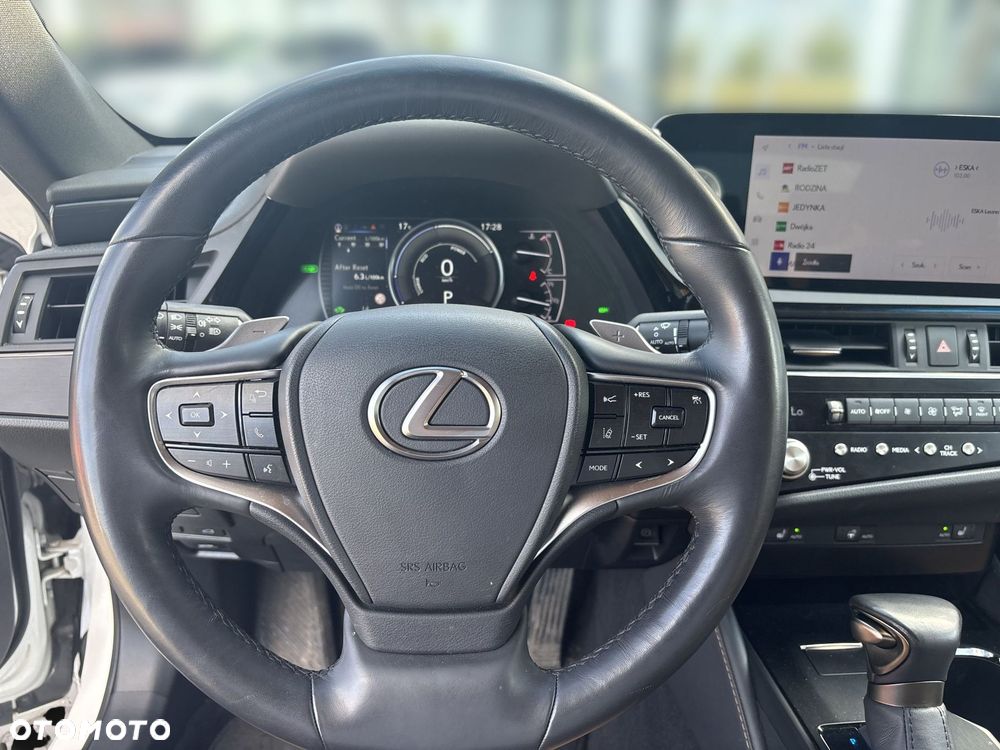 Lexus ES 300h Business Edition - 19