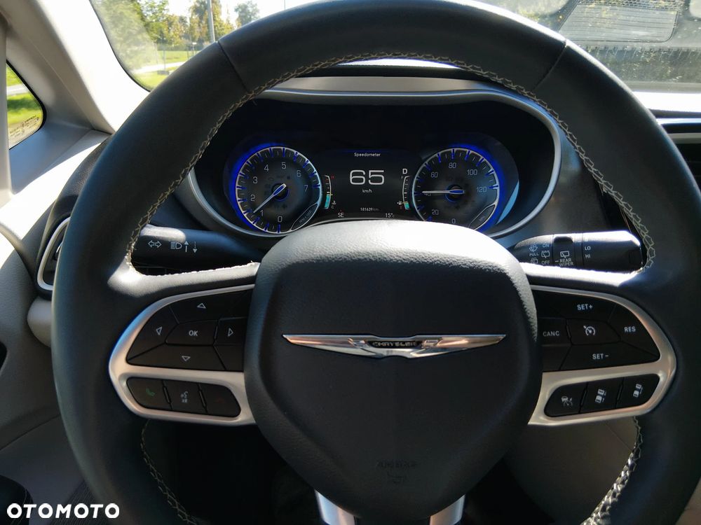 Chrysler Pacifica - 21