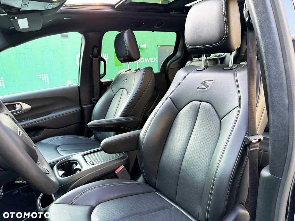 Chrysler Pacifica - 13
