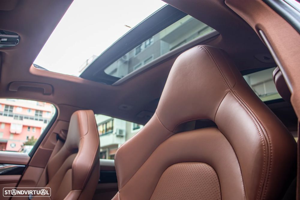 Porsche Panamera Sport Turismo 4S E-Hybrid - 12