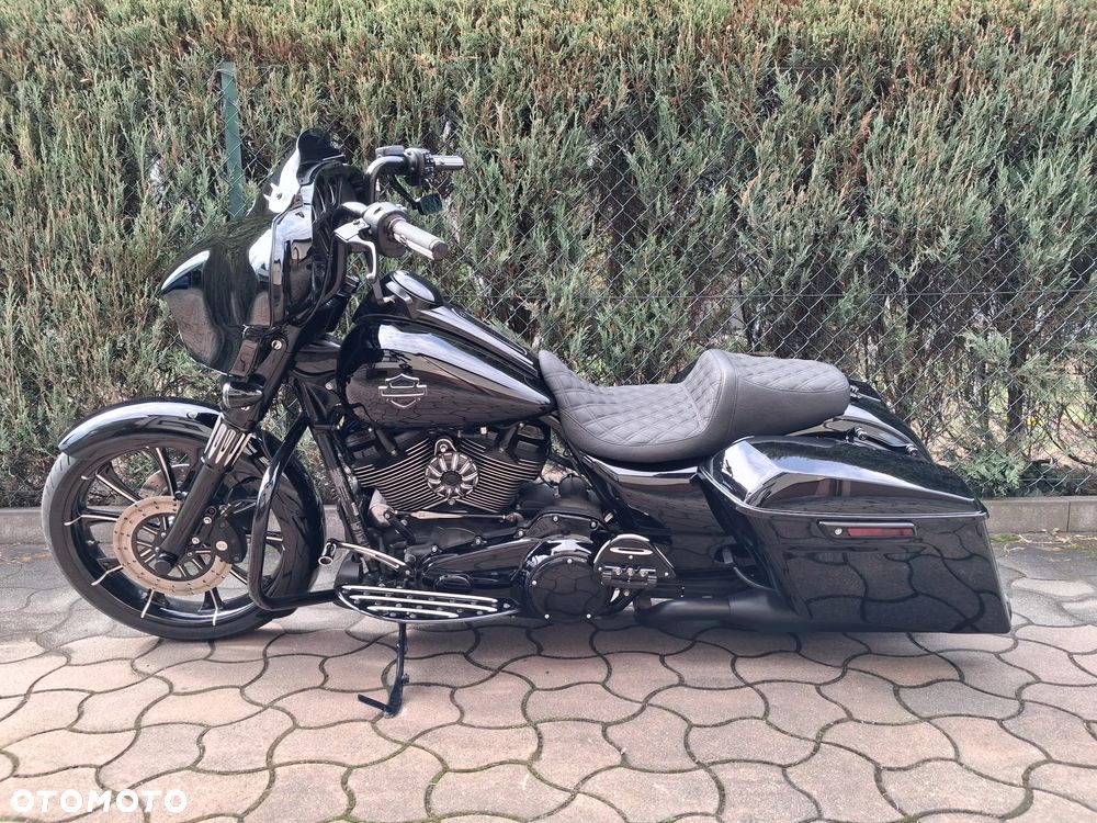 Harley-Davidson Touring Street Glide - 17