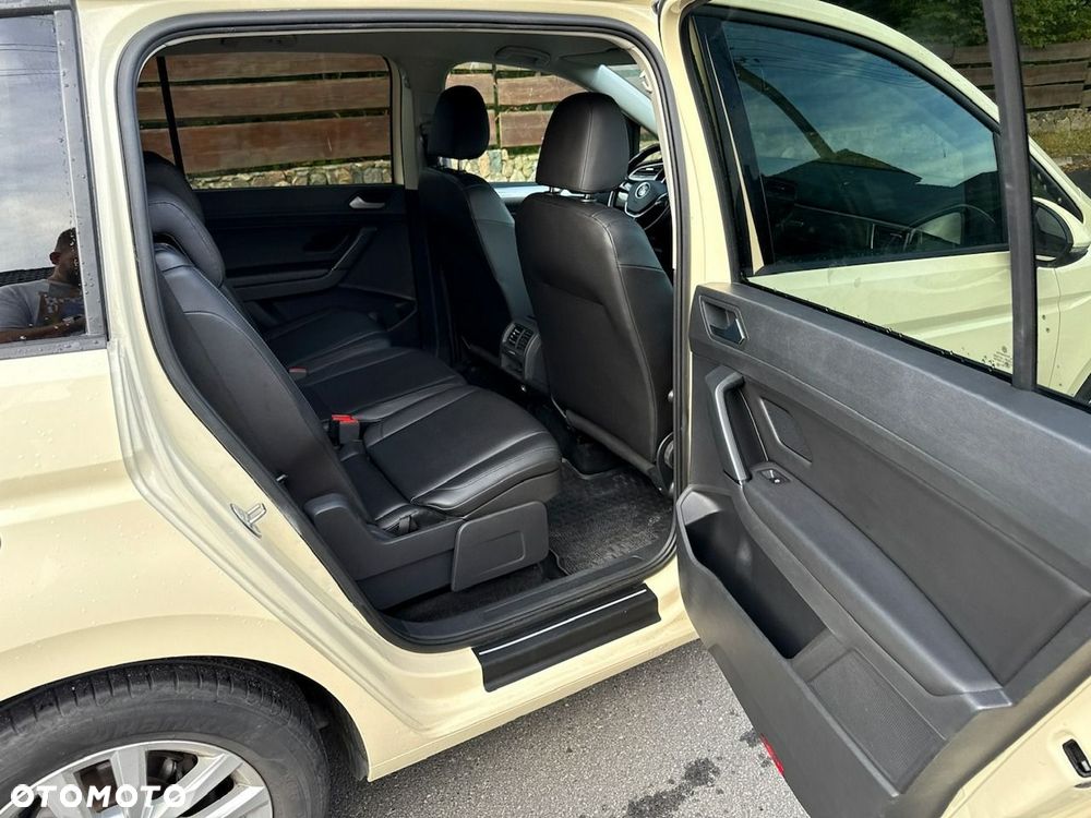 Volkswagen Touran - 11