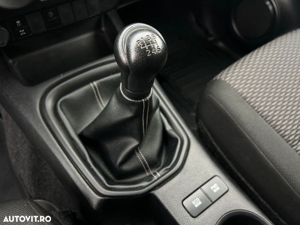 Toyota Hilux 2.4D 150CP 4x4 Double Cab 6MT Style - 33