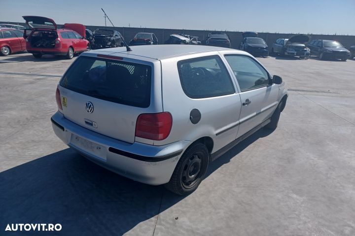 Bara fata Volkswagen VW Polo 3 6N  [din 1994 pana  2001] seria Hatchback 3-usi 1.4 AT (60 hp) - 7