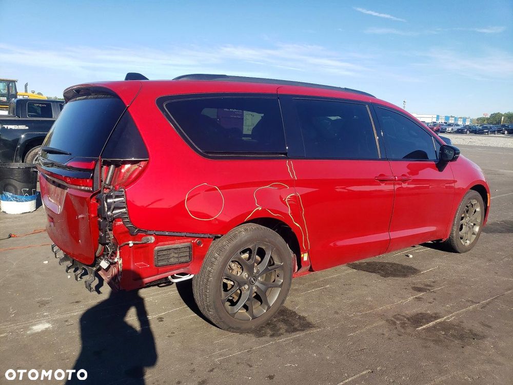 Chrysler Pacifica - 4