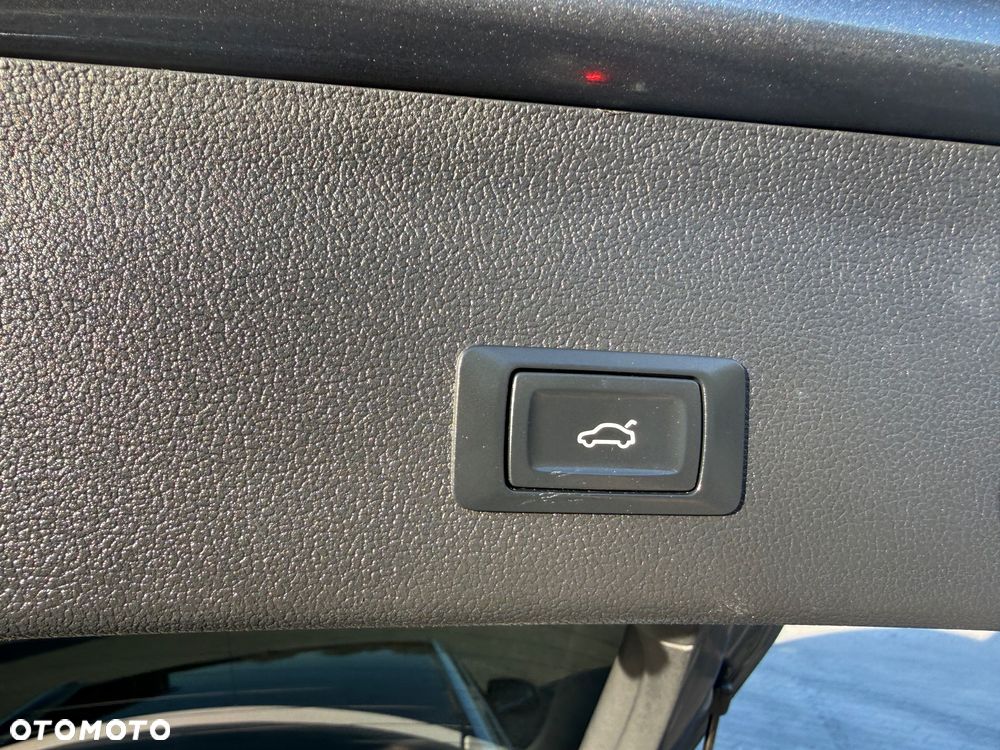 Audi A4 Avant 2.0 TDI DPF clean diesel S line Sportpaket - 11