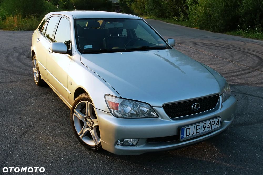 Lexus IS 200 SportCross - 5